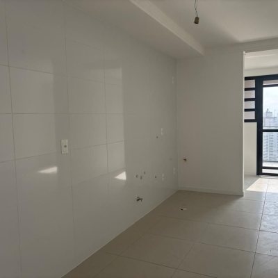 Apartamentos com 86m², 2 quartos, 1 suíte, 2 garagens, no bairro Barreiros em São José