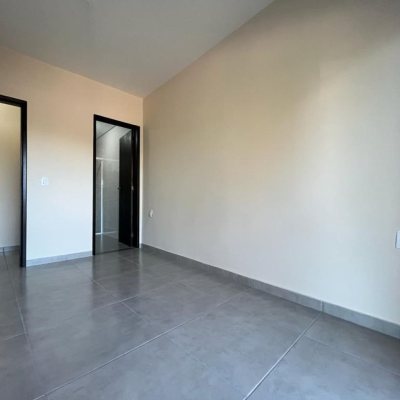 Casa Residencial com 200m², 4 quartos, 1 suíte, 2 garagens, no bairro Pântano do Sul em Florianópolis