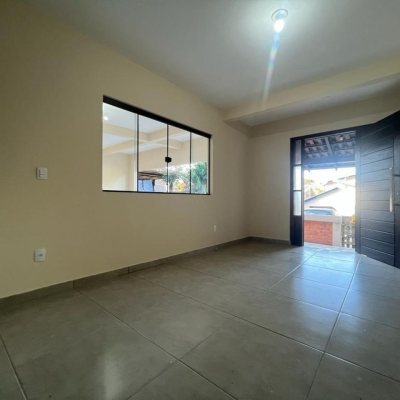 Casa Residencial com 200m², 4 quartos, 1 suíte, 2 garagens, no bairro Pântano do Sul em Florianópolis