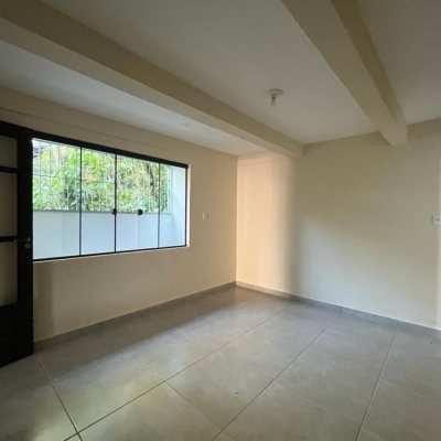 Casa Residencial com 200m², 4 quartos, 1 suíte, 2 garagens, no bairro Pântano do Sul em Florianópolis