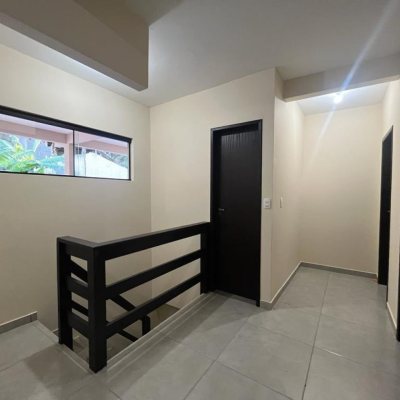 Casa Residencial com 200m², 4 quartos, 1 suíte, 2 garagens, no bairro Pântano do Sul em Florianópolis