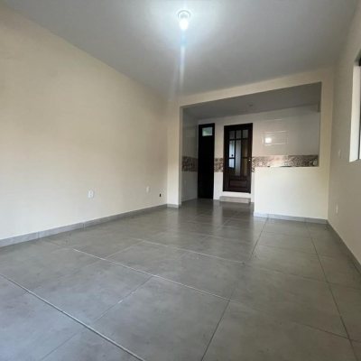 Casa Residencial com 200m², 4 quartos, 1 suíte, 2 garagens, no bairro Pântano do Sul em Florianópolis