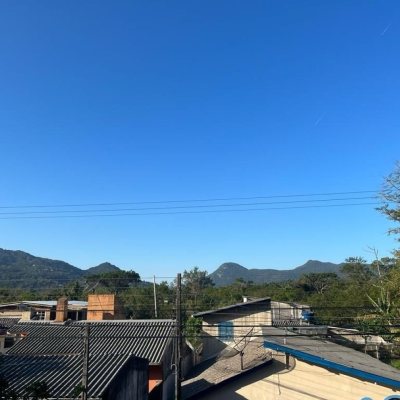 Casa Residencial com 200m², 4 quartos, 1 suíte, 2 garagens, no bairro Pântano do Sul em Florianópolis