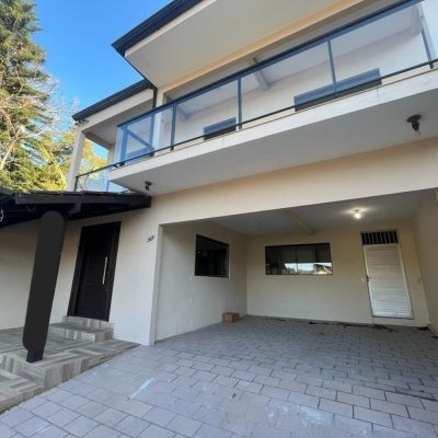 Casa Residencial com 200m², 4 quartos, 1 suíte, 2 garagens, no bairro Pântano do Sul em Florianópolis