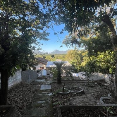 Casa Residencial com 200m², 4 quartos, 1 suíte, 2 garagens, no bairro Pântano do Sul em Florianópolis