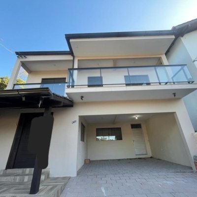 Casa Residencial com 200m², 4 quartos, 1 suíte, 2 garagens, no bairro Pântano do Sul em Florianópolis