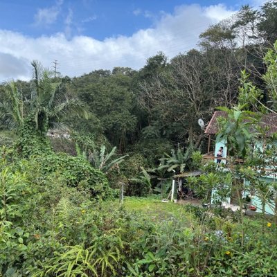 Casa Residencial com 137m², 5 quartos, 1 suíte, 4 garagens, no bairro Forquilhinha em São José