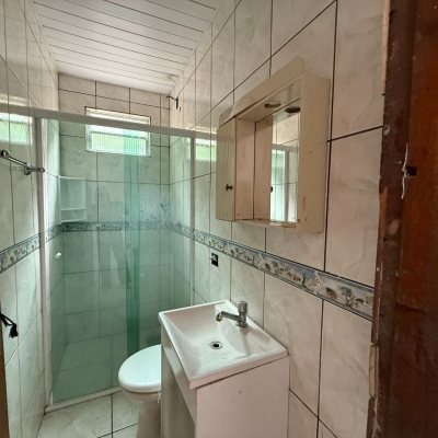 Casa Residencial com 137m², 5 quartos, 1 suíte, 4 garagens, no bairro Forquilhinha em São José