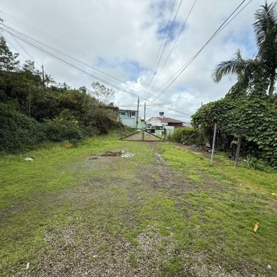 Casa Residencial com 137m², 5 quartos, 1 suíte, 4 garagens, no bairro Forquilhinha em São José