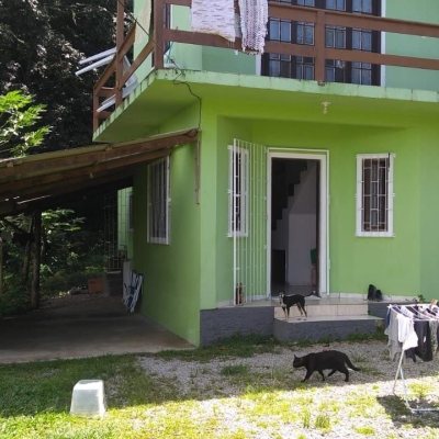 Casa Residencial com 137m², 5 quartos, 1 suíte, 4 garagens, no bairro Forquilhinha em São José