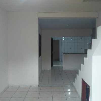 Casa Residencial com 137m², 5 quartos, 1 suíte, 4 garagens, no bairro Forquilhinha em São José