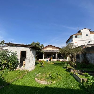 Casa Residencial com 136m², 3 quartos, 2 garagens, no bairro Jardim Eldorado em Palhoça