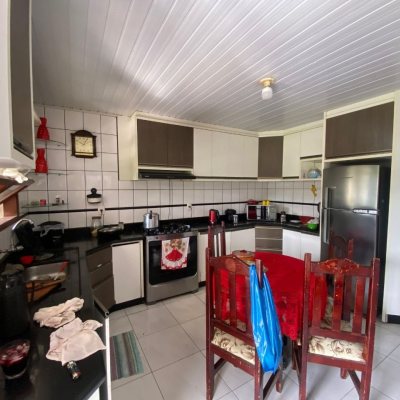 Casa Residencial com 136m², 3 quartos, 2 garagens, no bairro Jardim Eldorado em Palhoça