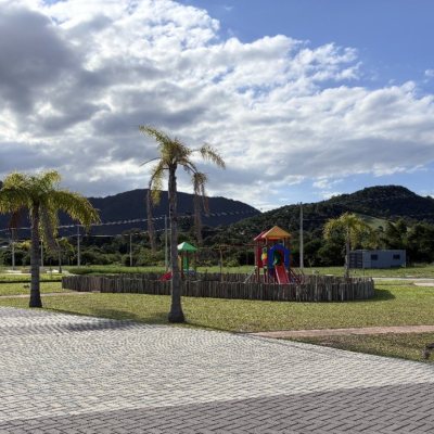 Terrenos Residenciais com 385m², no bairro São João Do Rio Vermelho em Florianópolis