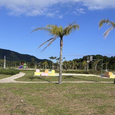 Terrenos Residenciais com 385m², no bairro São João Do Rio Vermelho em Florianópolis