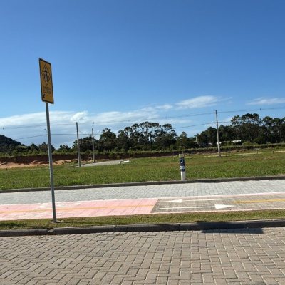 Terrenos Residenciais com 385m², no bairro São João Do Rio Vermelho em Florianópolis