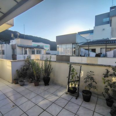 Cobertura com 95m², 3 quartos, 1 garagem, no bairro Trindade em Florianópolis