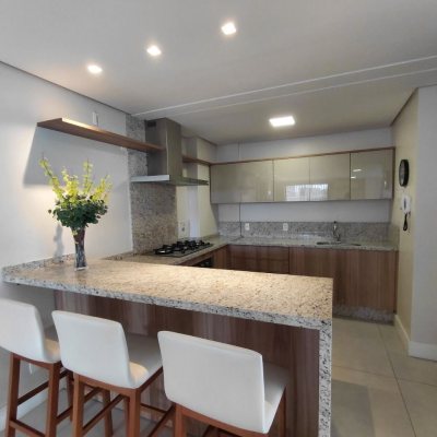 Apartamentos com 89m², 3 quartos, 1 suíte, 1 garagem, no bairro Centro em Florianópolis