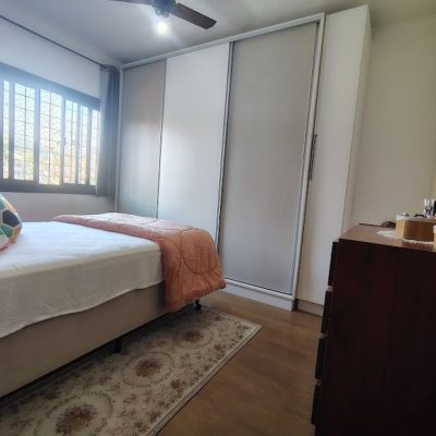 Casa Residencial com 148m², 3 quartos, 1 suíte, 2 garagens, no bairro Cachoeira Do Bom Jesus em Florianópolis