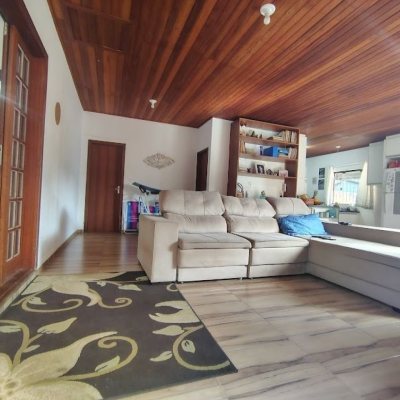 Casa Residencial com 148m², 3 quartos, 1 suíte, 2 garagens, no bairro Cachoeira Do Bom Jesus em Florianópolis