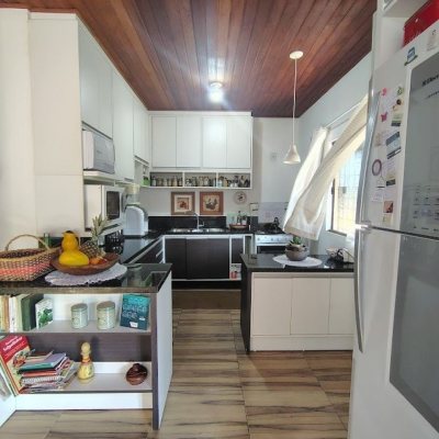 Casa Residencial com 148m², 3 quartos, 1 suíte, 2 garagens, no bairro Cachoeira Do Bom Jesus em Florianópolis