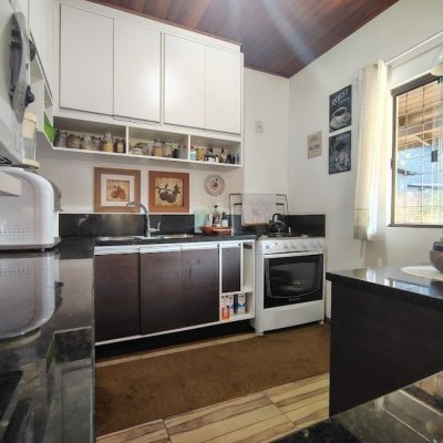 Casa Residencial com 148m², 3 quartos, 1 suíte, 2 garagens, no bairro Cachoeira Do Bom Jesus em Florianópolis