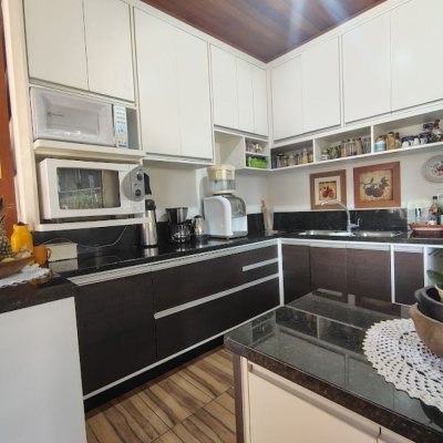 Casa Residencial com 148m², 3 quartos, 1 suíte, 2 garagens, no bairro Cachoeira Do Bom Jesus em Florianópolis