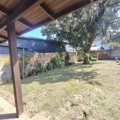 Casa Residencial com 148m², 3 quartos, 1 suíte, 2 garagens, no bairro Cachoeira Do Bom Jesus em Florianópolis