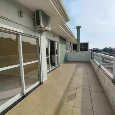 Cobertura com 126m², 3 quartos, 1 suíte, 2 garagens, no bairro Jurerê em Florianópolis