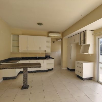 Cobertura com 126m², 3 quartos, 1 suíte, 2 garagens, no bairro Jurerê em Florianópolis