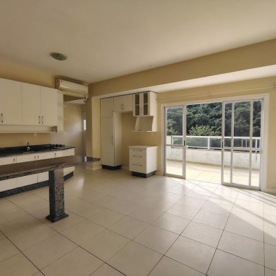 Cobertura com 126m², 3 quartos, 1 suíte, 2 garagens, no bairro Jurerê em Florianópolis