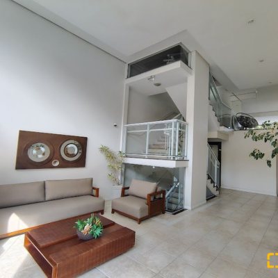 Cobertura com 126m², 3 quartos, 1 suíte, 2 garagens, no bairro Jurerê em Florianópolis