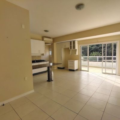 Cobertura com 126m², 3 quartos, 1 suíte, 2 garagens, no bairro Jurerê em Florianópolis