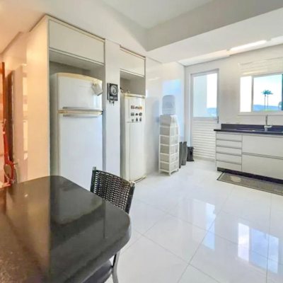 Cobertura com 258m², 3 quartos, 1 suíte, 3 garagens, no bairro Estreito em Florianópolis