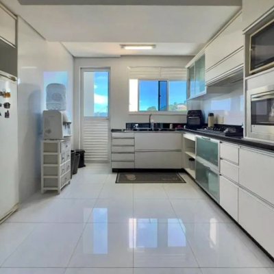 Cobertura com 258m², 3 quartos, 1 suíte, 3 garagens, no bairro Estreito em Florianópolis