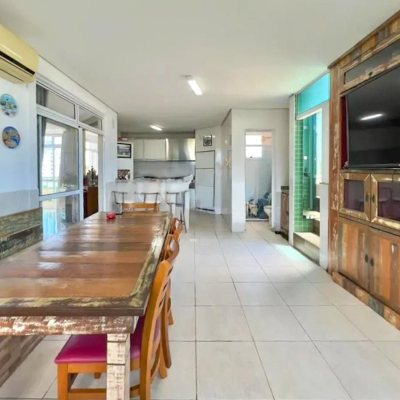 Cobertura com 258m², 3 quartos, 1 suíte, 3 garagens, no bairro Estreito em Florianópolis