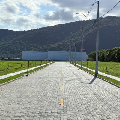 Terrenos Residenciais com 360m², no bairro São João Do Rio Vermelho em Florianópolis