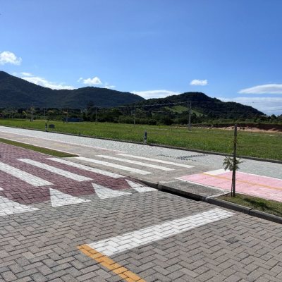 Terrenos Residenciais com 360m², no bairro São João Do Rio Vermelho em Florianópolis