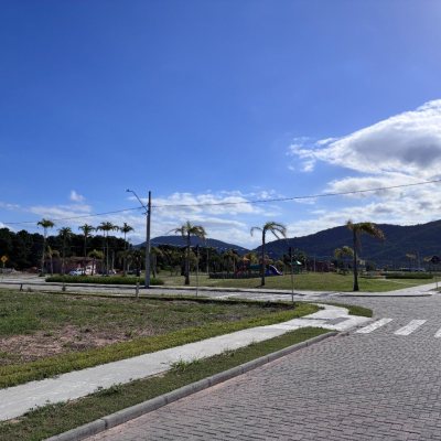 Terrenos Residenciais com 360m², no bairro São João Do Rio Vermelho em Florianópolis