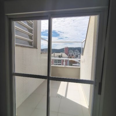 Cobertura com 115m², 3 quartos, 2 suítes, 2 garagens, no bairro Trindade em Florianópolis