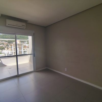 Cobertura com 115m², 3 quartos, 2 suítes, 2 garagens, no bairro Trindade em Florianópolis