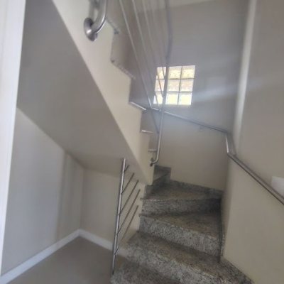 Cobertura com 115m², 3 quartos, 2 suítes, 2 garagens, no bairro Trindade em Florianópolis