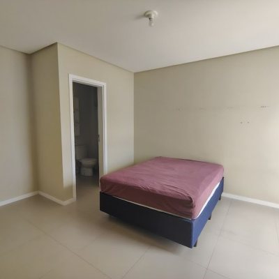 Cobertura com 115m², 3 quartos, 2 suítes, 2 garagens, no bairro Trindade em Florianópolis