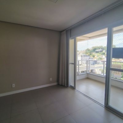 Cobertura com 115m², 3 quartos, 2 suítes, 2 garagens, no bairro Trindade em Florianópolis