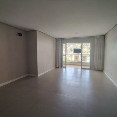 Cobertura com 115m², 3 quartos, 2 suítes, 2 garagens, no bairro Trindade em Florianópolis