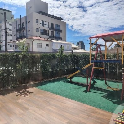 Cobertura com 115m², 3 quartos, 2 suítes, 2 garagens, no bairro Trindade em Florianópolis