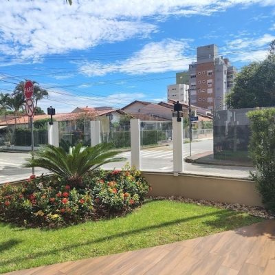 Cobertura com 115m², 3 quartos, 2 suítes, 2 garagens, no bairro Trindade em Florianópolis
