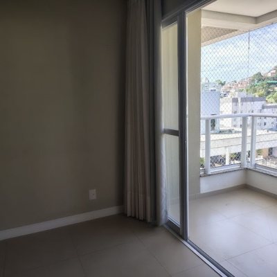 Cobertura com 115m², 3 quartos, 2 suítes, 2 garagens, no bairro Trindade em Florianópolis