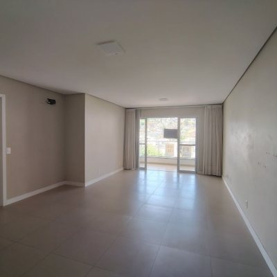 Cobertura com 115m², 3 quartos, 2 suítes, 2 garagens, no bairro Trindade em Florianópolis