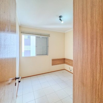 Apartamentos com 113m², 3 quartos, 1 suíte, 2 garagens, no bairro Centro em Florianópolis